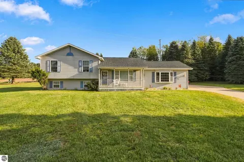 2005 Holland Cir, Traverse City, MI 49685