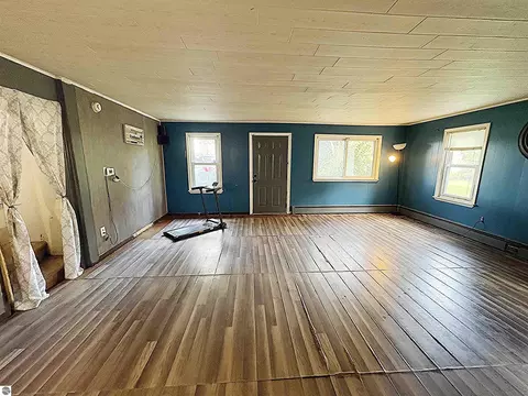 Living - 1430 3rd Ave, Howell, MI 48843 photo 1 of 1