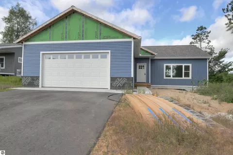 1362 Nightingale Ln, Kingsley, MI 49649