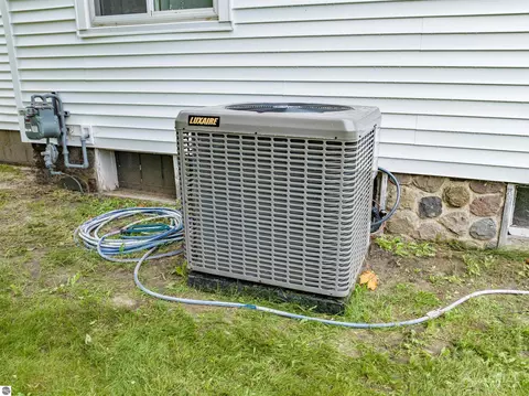 Exterior - 112 Wright St, West Branch, MI 48661 photo 2 of 3