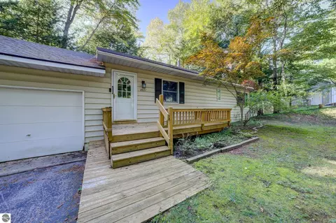 2571 Twin Bay Dr, Traverse City, MI 49696