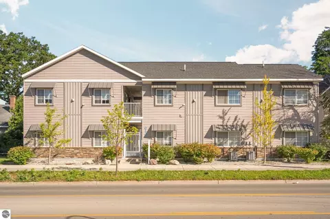 619 Eighth St, Traverse City, MI 49686
