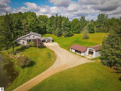 Exterior - 5260 N Hockaday Rd, Gladwin, MI 48624 photo 3 of 17