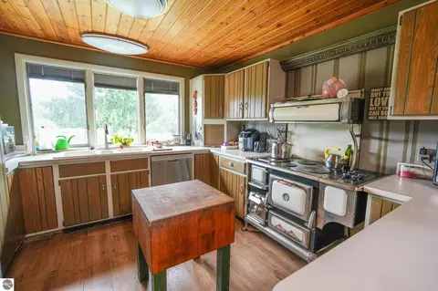 Kitchen - 5260 N Hockaday Rd, Gladwin, MI 48624 photo 1 of 5