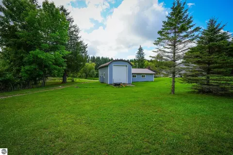 Exterior - 5260 N Hockaday Rd, Gladwin, MI 48624 photo 12 of 17