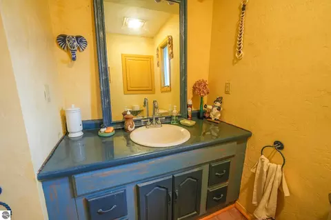 Bath - 5260 N Hockaday Rd, Gladwin, MI 48624 photo 1 of 5
