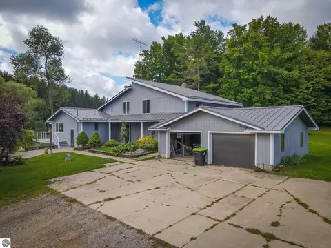 Exterior - 5260 N Hockaday Rd, Gladwin, MI 48624 photo 1 of 17