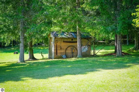 Exterior - 5260 N Hockaday Rd, Gladwin, MI 48624 photo 5 of 17