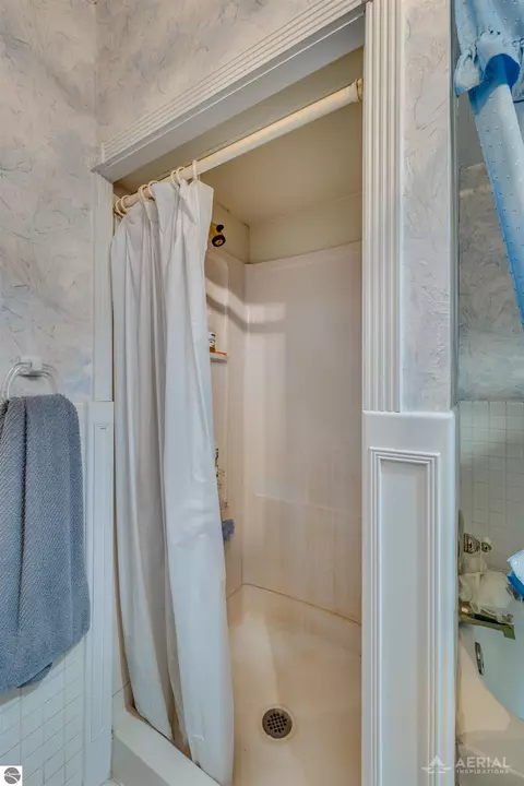 Bath - 2689 Husak Rd, Standish, MI 48658 photo 4 of 6