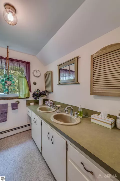 Bath - 2689 Husak Rd, Standish, MI 48658 photo 5 of 6