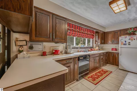 Kitchen - 2689 Husak Rd, Standish, MI 48658 photo 2 of 3