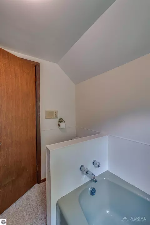 Bath - 2689 Husak Rd, Standish, MI 48658 photo 6 of 6