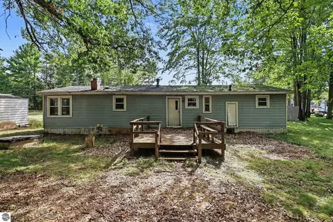 1673 Pine Dr, Traverse City, MI 49686