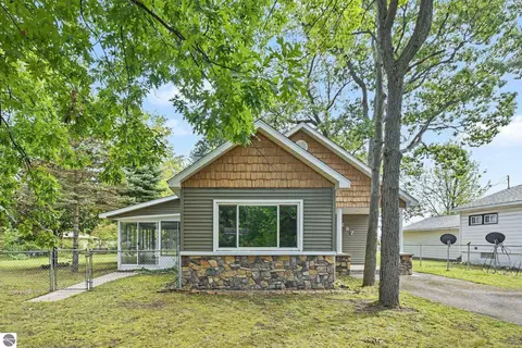 1237 Clinch St, Traverse City, MI 49686