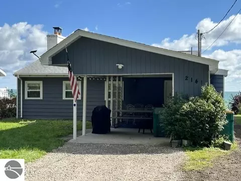 2141 Douglas Dr, Tawas City, MI 48763