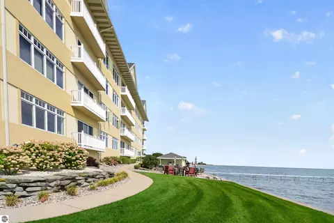 Exterior - 576 N Huron Rd # 102, Au Gres, MI 48703 photo 1 of 10