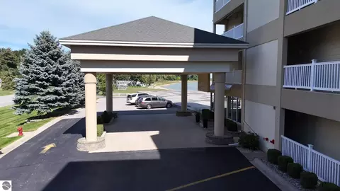 Exterior - 576 N Huron Rd # 102, Au Gres, MI 48703 photo 6 of 10