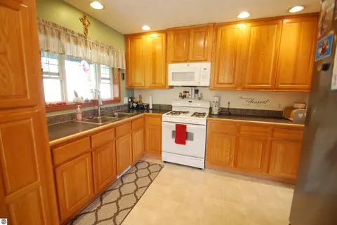 Kitchen - 797 Kenyon Rd, Lupton, MI 48635 photo 1 of 3