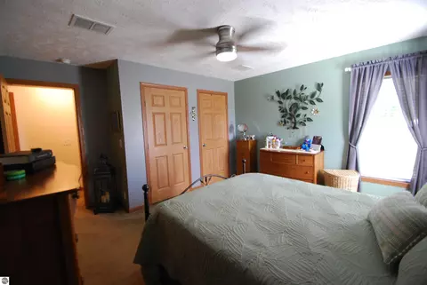 Bedroom - 797 Kenyon Rd, Lupton, MI 48635 photo 3 of 5