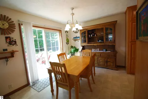 Dining - 797 Kenyon Rd, Lupton, MI 48635 photo 1 of 2