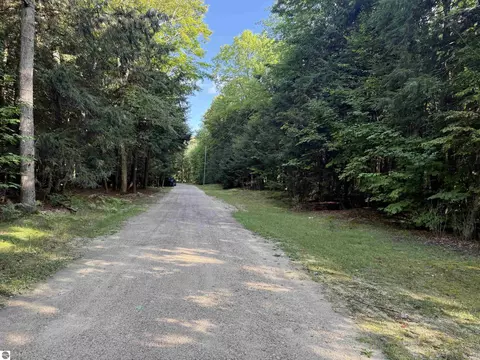 3576 Wildwood Ln, Kewadin, MI 49648