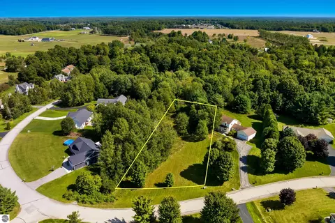 846 Shamrock Ln, Traverse City, MI 49696