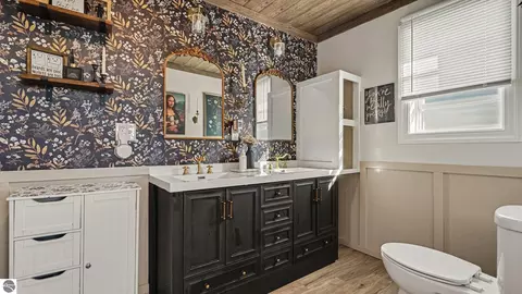 Bath - 3212 E Surrey Rd, Clare, MI 48617 photo 2 of 3