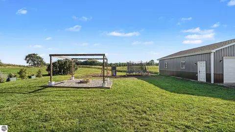 Exterior - 3212 E Surrey Rd, Clare, MI 48617 photo 2 of 2