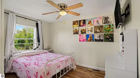 Bedroom - 3212 E Surrey Rd, Clare, MI 48617 photo 4 of 4