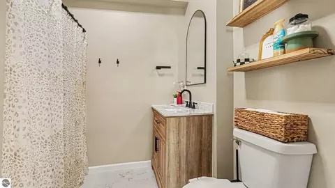 Bath - 3212 E Surrey Rd, Clare, MI 48617 photo 1 of 3