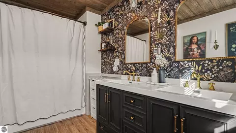 Bath - 3212 E Surrey Rd, Clare, MI 48617 photo 3 of 3