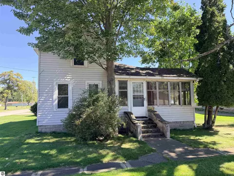 520 Tawas St, East Tawas, MI 48730