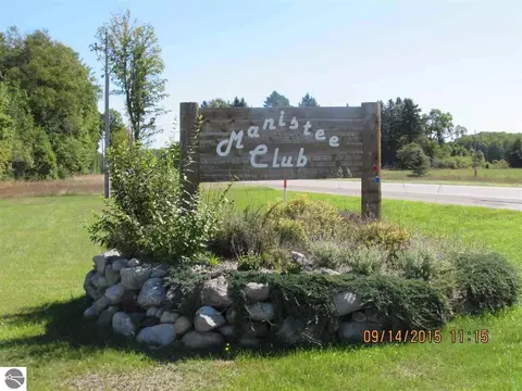 451 Kleehammer Club Dr, Kalkaska, MI 49646