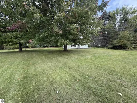 6600 W Broadway, Lake City, MI 49651