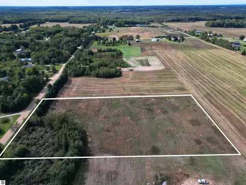 6373 Gleaner Hall Rd, Kingsley, MI 49649