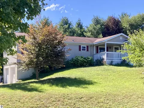 6478 E Duck Lake Rd, Lake Leelanau, MI 49653