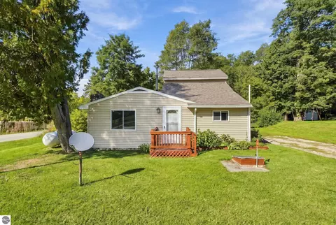 11010 E 8 Mile Rd, Tustin, MI 49688
