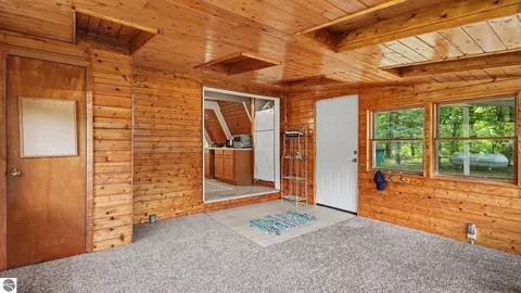 Entry Way - 5250 Logging Trl, Sears, MI 49679 photo 2 of 4