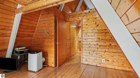 Entry Way - 5250 Logging Trl, Sears, MI 49679 photo 4 of 4