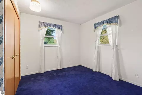 Bedroom - 2372 Lake View Dr, Hale, MI 48739 photo 3 of 4