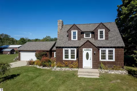 8616 Cedar Run Rd, Traverse City, MI 49684