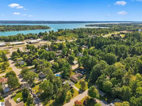View/Area - 707 Pine St, Elk Rapids, MI 49629 photo 7 of 14