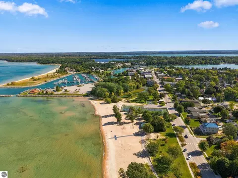View/Area - 707 Pine St, Elk Rapids, MI 49629 photo 2 of 14