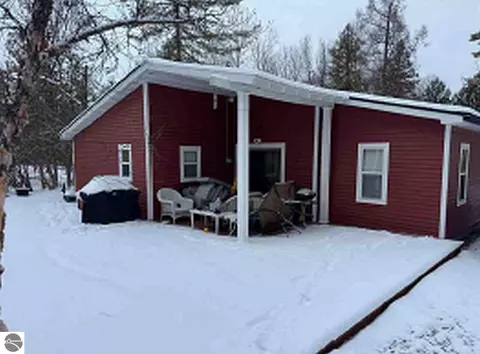 9880 Perrins Landing Dr, Traverse City, MI 49684