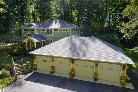 1299 Cedar Dr, Traverse City, MI 49685
