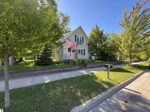 746 Hannah Ave, Traverse City, MI 49686
