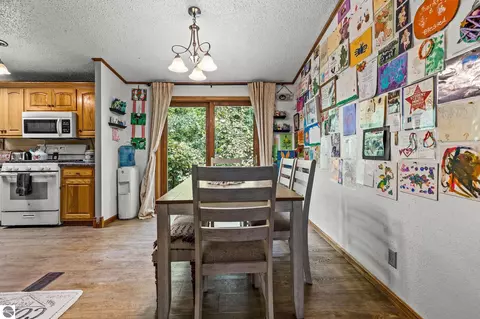 Dining - 4812 SE County Line Rd, Shepherd, MI 48883 photo 1 of 1