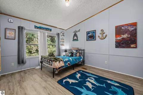 Bedroom - 4812 SE County Line Rd, Shepherd, MI 48883 photo 3 of 4