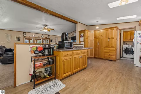 Kitchen - 4812 SE County Line Rd, Shepherd, MI 48883 photo 2 of 3