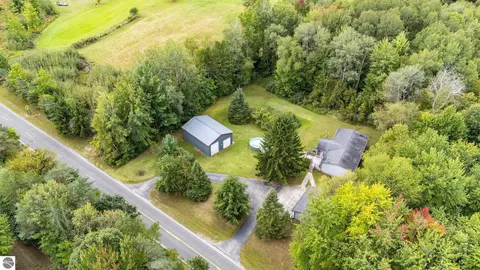 View/Area - 4812 SE County Line Rd, Shepherd, MI 48883 photo 4 of 6